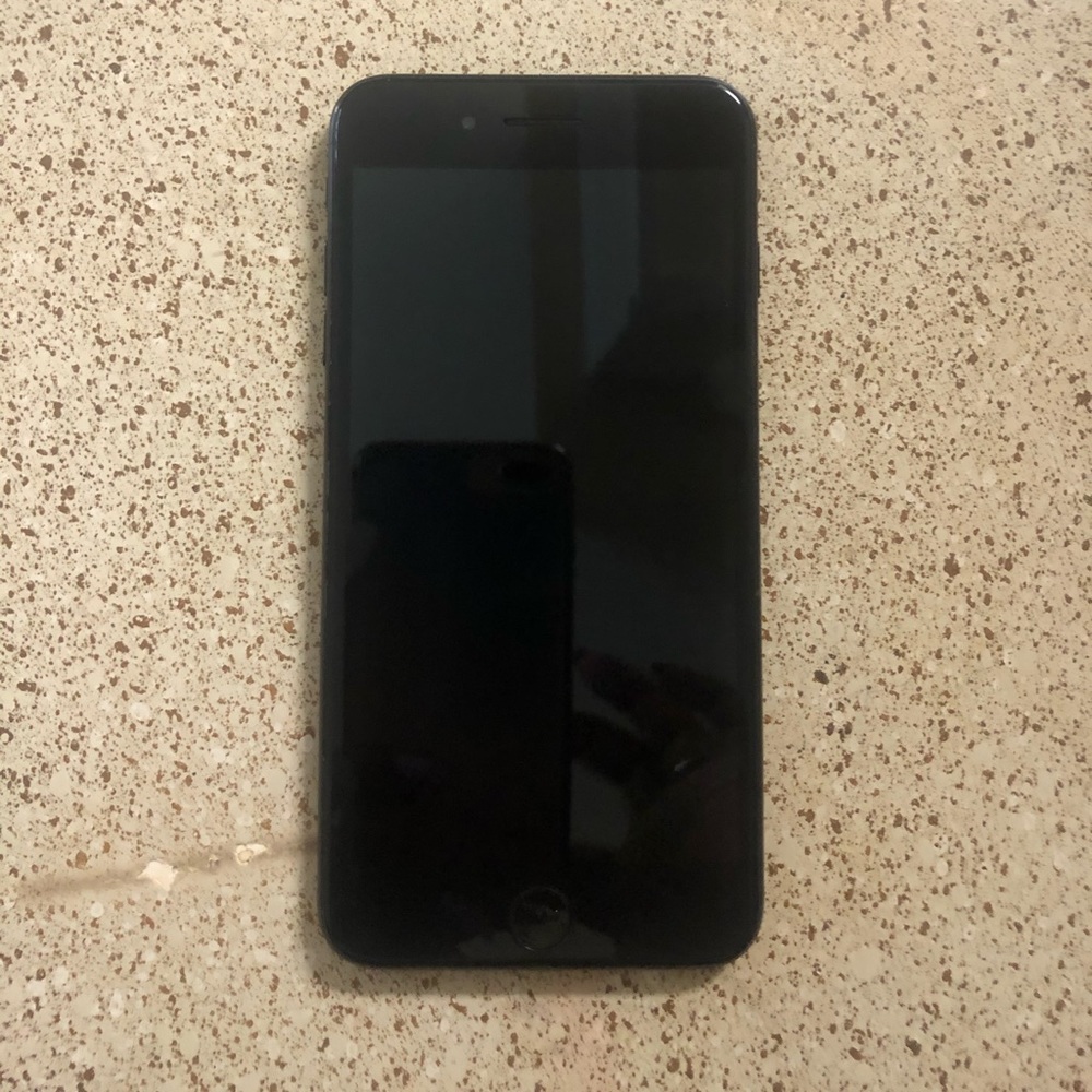 iPhone 7 Plus - Picture 2 of 2